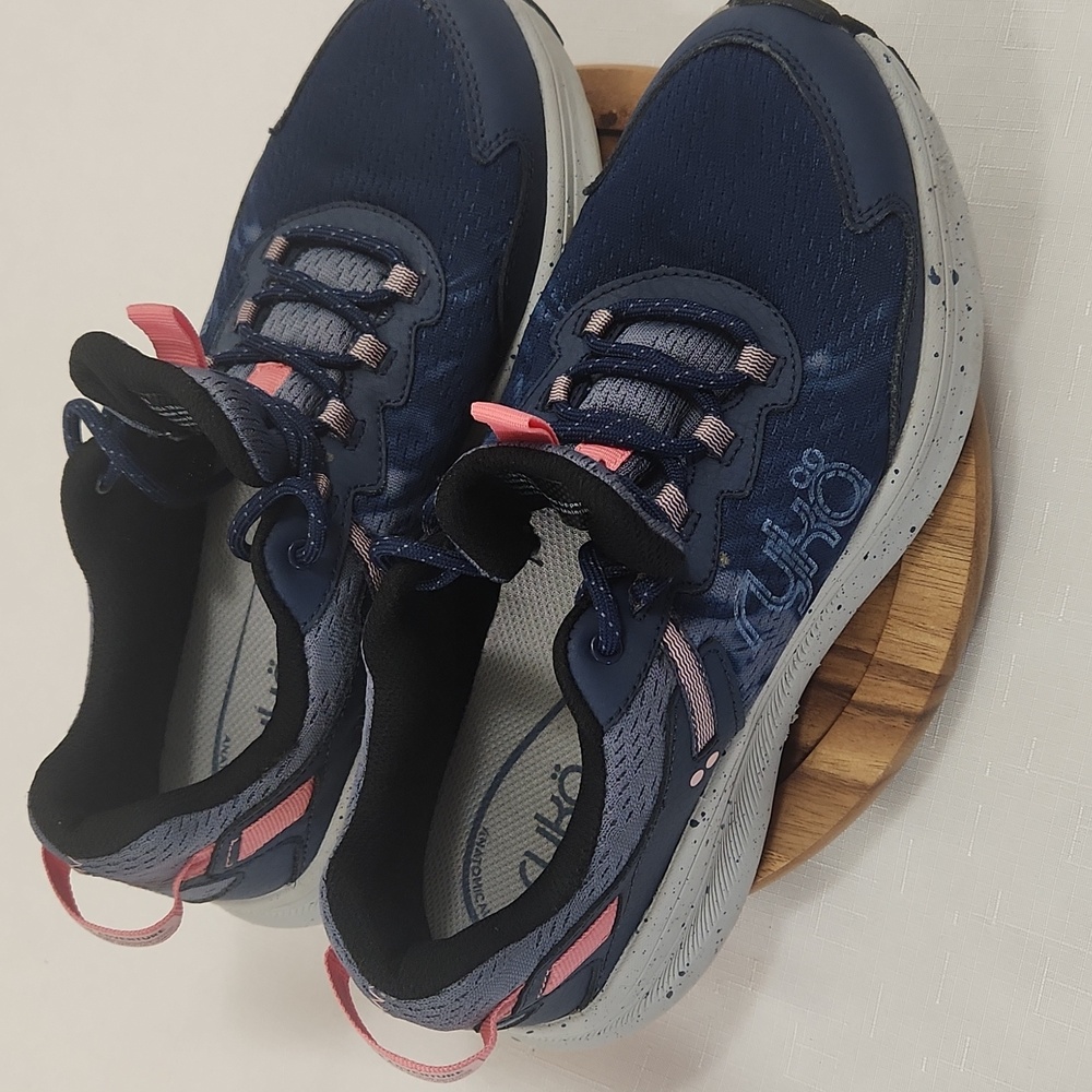 Ryka Taiga Trail Sneakers. Size 10 - Picture 7 of 8